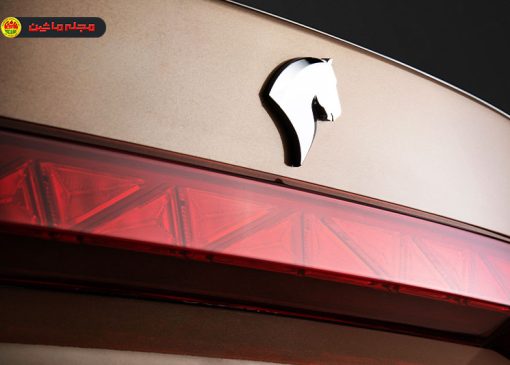 لوگوی ایرانخودرو در روی درب صندوق عقب خودروی تارا