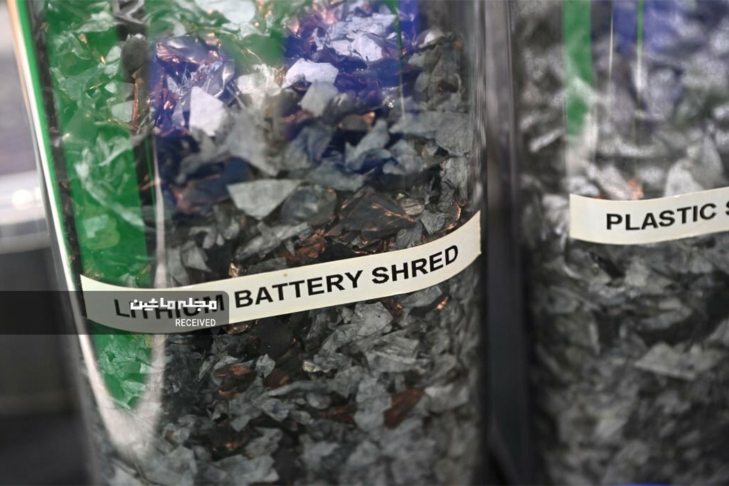 تکه‌های باتری‌های لیتیوم بازیافتی در نمایشگاه خودروهای الکتریکی لندن 2023