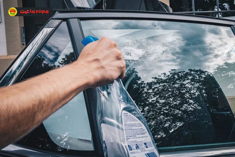 راهنمای کامل تمیز کردن شیشه‌های خودرو بدون خط و خش