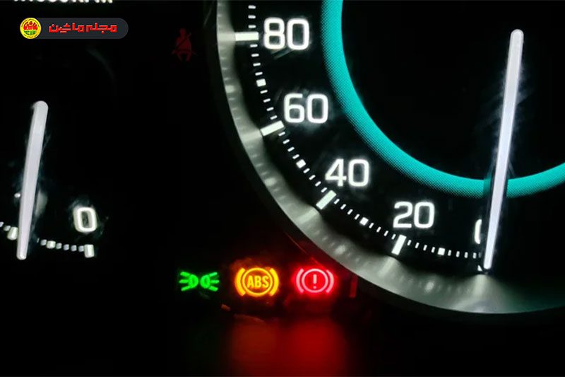 روشن شدن چراغ ABS در پشت آمپر؛ چقدر میتوانیم به رانندگی ادامه دهیم؟ روشن شدن چراغ ABS در پشت آمپر